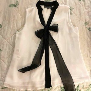 🌹 Jones NY White with Black Bow Top 6P 🌹